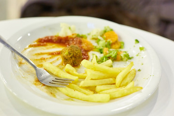 the remains of food on a plate in a fast food restaurant