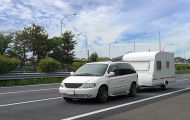 キャンピングトレーラー