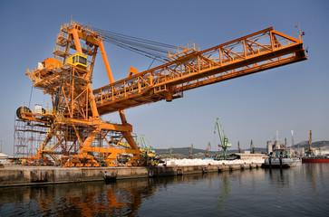 Fototapeta na wymiar A shot of a yellow ship crane