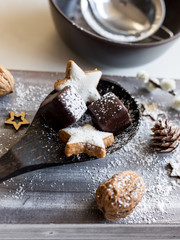 Zimtsterne mit weihnachtlicher Stimmung