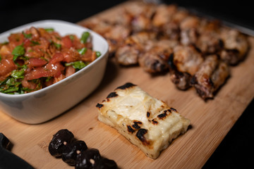 Barbecue chicken wings with salad and halloumi