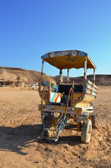Camp bédouin dans le désert du Sud-Est de l’Egypte
