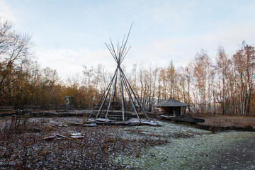 Zeltger&uuml;st in Park aus Holz