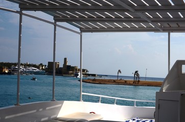 Bateau sur le site de plongée de Marsa Shona (Mer Rouge - Sud de l’Egypte)

