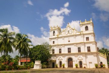 Obraz premium Ancient St. Thomas church landscape in Aldona Goa surrounded by monsoon clouds 