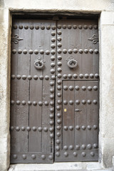Porte ancienne à clous à Tolède, Espagne