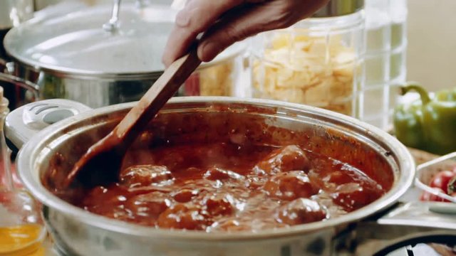 Cooking meatballs in tomato sauce