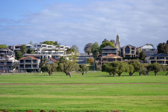 landscape of a suburbian area in Australia green park