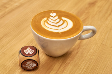 Latte Art Tulpe mit Latte Art Würfel