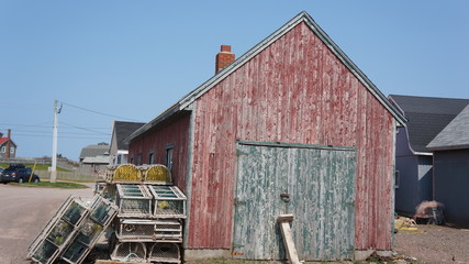 grange rouge pècheurs bord de mer poisson