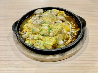 After eating Stir-fried oyster with bean sprout : One of the most popular menu in leading restaurants. Serve hot with a black plate of hot food that is attractive to eat. 