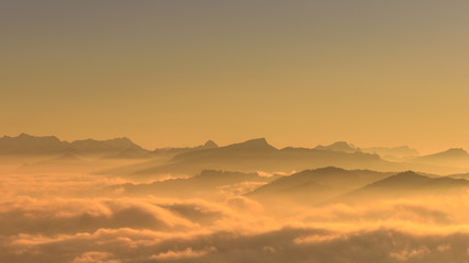 Herbst Abend in den Alpen