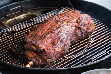 Pulled Pork auf dem Grill