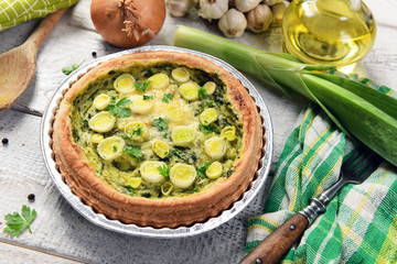 Quiche with leeks and cheese