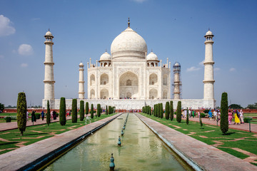 Fototapeta na wymiar Beautiful and Majestic Taj Mahal