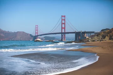 Papier Peint photo Plage de Baker, San Francisco Classic panoramic view of famous Golden Gate Bridge seen from Baker Beach in beautiful summer sunny day with blue sky, San Francisco, California, USA