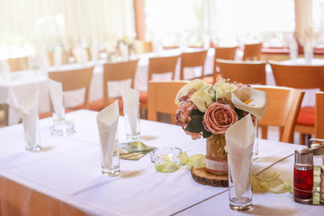 Roses on a festive wedding table in the restaurant. Wedding decoration