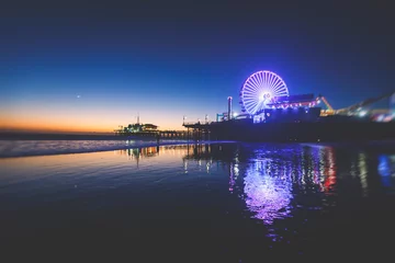 Schilderijen op glas Uitzicht op de historische Santa Monica-pier, met strand, pretpark, winkels en restaurants, Los-Angeles, Californië, Verenigde Staten van Amerika © tsuguliev