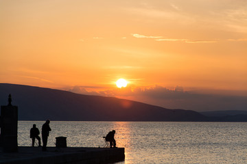 Sonnenuntergang bei Senj, Kroatien
