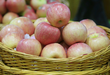 Many apples stack up