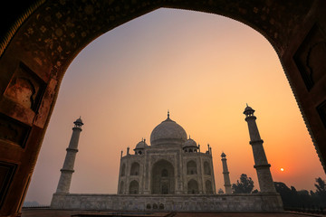 Taj Mahal at sunrise framed with the arch of the mosque, Agra, Uttar Pradesh, India