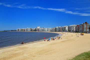 Fototapeta premium Pocitos beach along the bank of the Rio de la Plata in Montevideo, Uruguay