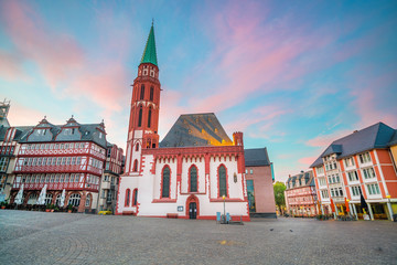 Obraz premium Frankfurt Old town square romerberg at twilight