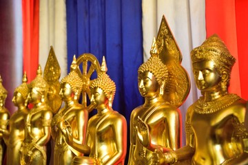 buddha statue face is gold in thailand