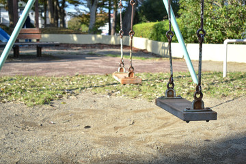 公園　ブランコ　秋　黄昏