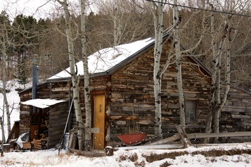 Fototapeta na wymiar old house in winter