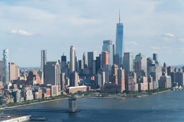 Obraz premium Aerial establishing photo of downtown Manhattan flying overhead the hudson river on a clear summer day