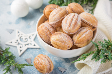 Nuts cookies with caramel filling