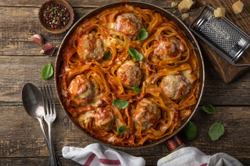 meatballs in pasta nests with tomato sauce