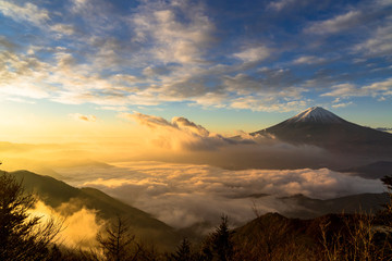 新道峠より雲海と富士山