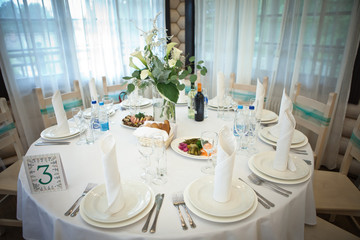 laying of a wedding table