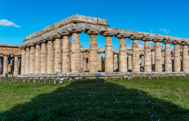 Obraz premium Temple in the Ancient Greek Roman Town of Paestum, Italy