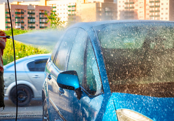Manual car wash with pressurized water in self-service car wash