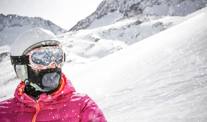 Fototapeta na wymiar Woman skier and mountains landscape 