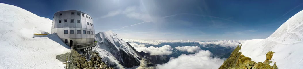 Photo sur Plexiglas Mont Blanc Mont Blanc, Refuge Du Gouter 3835 m, le point de départ populaire pour tenter l& 39 ascension du Mont Blanc , France