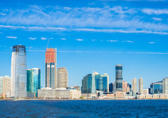 Fototapeta na wymiar マンハッタンから眺めるジャージーシティの摩天楼