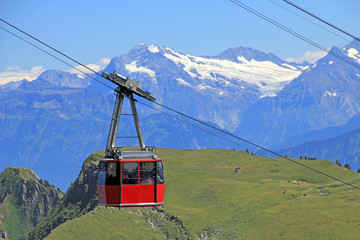 Gondelbahn auf Stockhorn, Berner-Alpen, Schweiz 