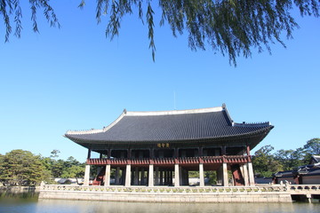 Naklejka premium Royal Banquet Hall inside Gyeongbokgung Palace in Seoul, South Korea. Writing on the building: Gyeonghoeru Hall