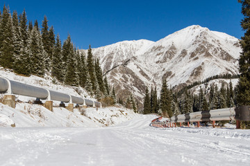 Fototapeta na wymiar mountain landscape in winter with a road