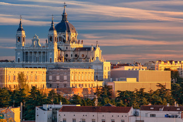 Fototapeta premium Madrid. Image of Madrid skyline with Santa Maria la Real de La Almudena Cathedral and the Royal Palace during sunset.