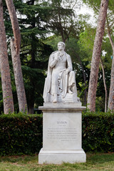Obraz premium Rome, Italy - August 5, 2018: Architectural detail of the statue of Byron in Borghese Gardens in Rome.