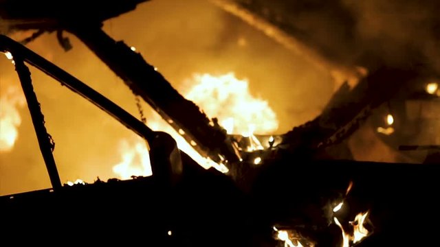 Burning car body, nightly arson car