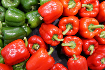Obraz na płótnie Canvas Green , yellow and red bell pepper 