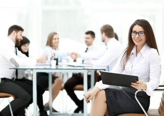 Obraz premium business woman signing a business document with its background blurred office