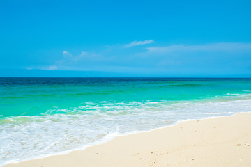 Fototapeta na wymiar Beautiful landscape of clear turquoise ocean