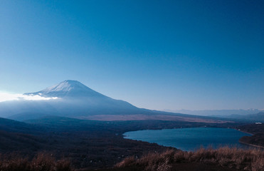 Fototapeta na wymiar 富士山と湖
